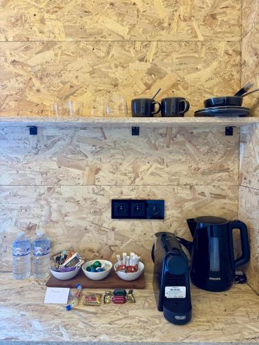 a shelf with bowls of food on a wall at Petite maison village fruitier in Gingelom