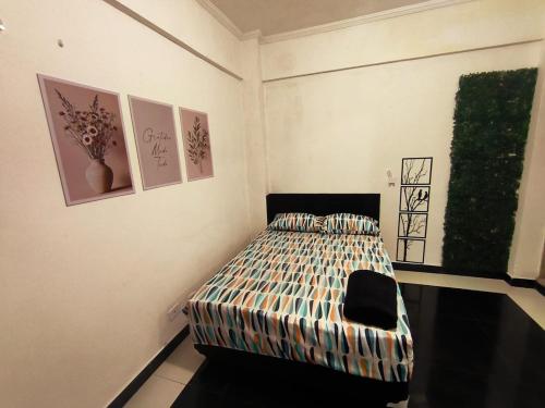 a bedroom with a bed in a room at Studio Premium - ap 05 in Diadema