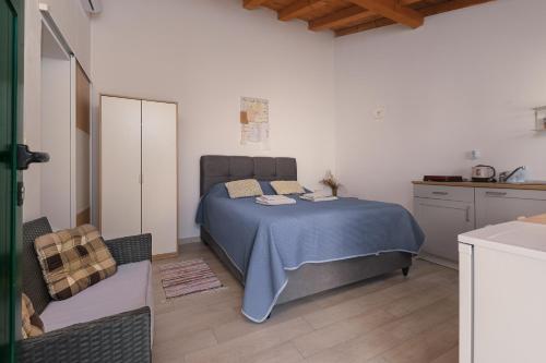 Small stone house Luka