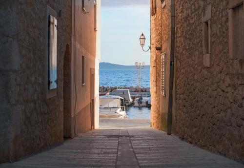 Small stone house Luka