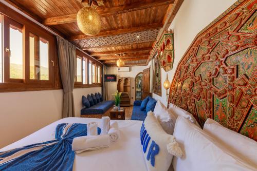 a bedroom with a large bed in a room at Riad Sultan Chefchaouen in Chefchaouen