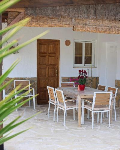 Casa Calma. Your private retreat between silence and light.