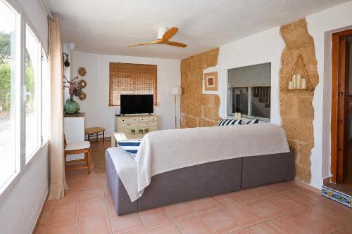 Casa Calma. Your private retreat between silence and light.
