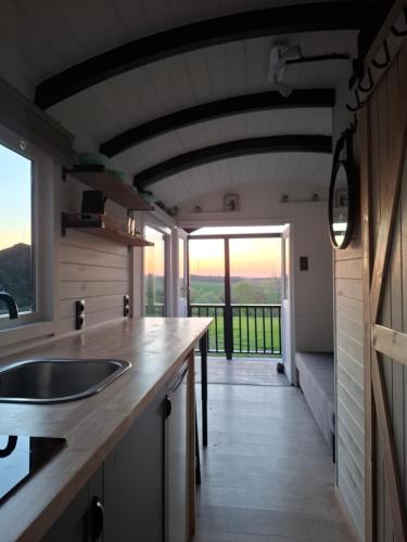 Gallery image of Roulotte - tiny house de la Ferme de la Chevêche in Fosses-La-Ville