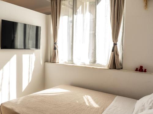 Athens Center Apartment near Metro & Attractions