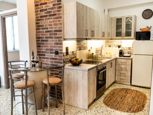 Athens Center Apartment near Metro & Attractions