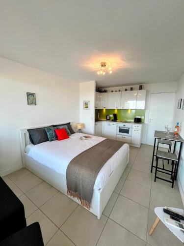 Panoramic Sea View with pool 4ppl - Juan les Pins