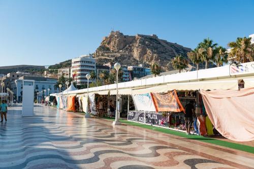 Vista al puerto de Alicante