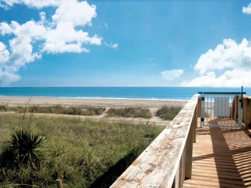 Holiday Inn Club Vacations Myrtle Beach Oceanfront — Beach