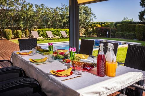 Villa Harmonie by Ocvillas
