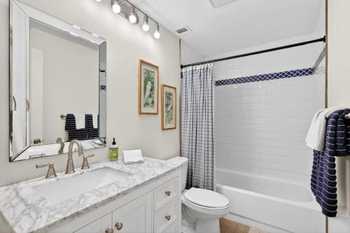 a bathroom with a sink and a toilet and a shower at Pet Friendly-Walk to PGA Resort in Palm Beach Gardens