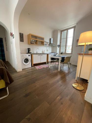 Bright & Central Apartment