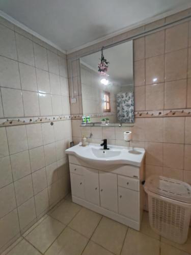 a bathroom with a sink and a mirror at Pieza con vista al mar in La Serena