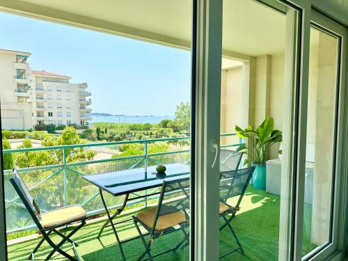 2Bed Seaview swimming pool beach on footparking