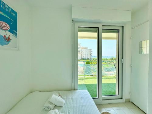 2Bed Seaview swimming pool beach on footparking