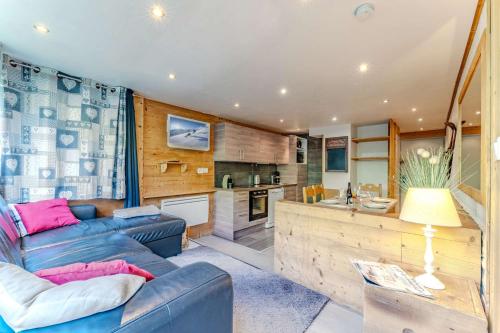 Spacious Ski-In Out apartment with Mountain Views