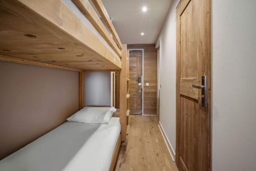 Cozy Renovated with Panoramic Mountain View