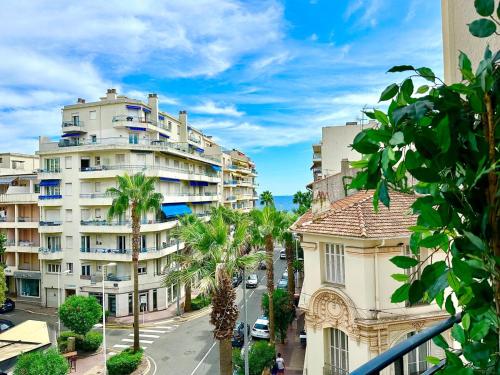3 pièces 100m2 balcon centre juan 2 pas des plages
