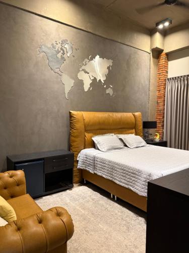 a bedroom with a bed and a map on the wall at Paraíso del Anfiteatro in San Bernardino