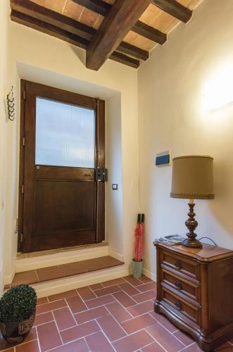 a room with a door and a lamp on a dresser at Vermaaten Boutique Suites Emerald in Todi