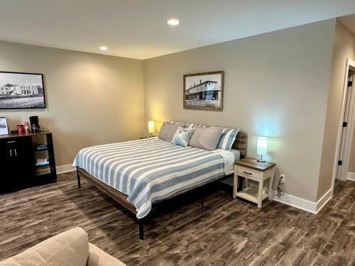 a bedroom with a bed and a couch at Harbor Hideaway Suite - River Rock Inn in Bellevue