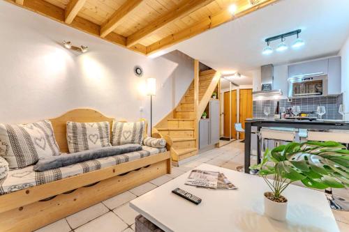 Mountain Hideaway near the Slope