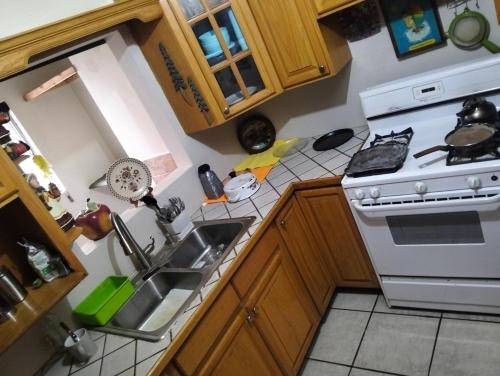 an overhead view of a kitchen with a stove and sink at Casa amueblada in Manuel F. Martínez