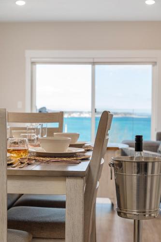a dining room table with a bucket on top of it at 539 Bay St ⁀➷ 3BDR Lake View Penthouse Condo on West Bay ➠ 401W in Traverse City