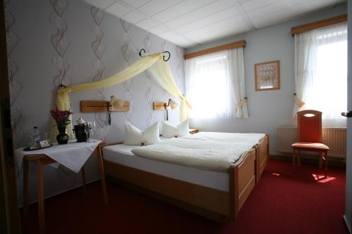 Postel nebo postele na pokoji v ubytování Goldene Krone