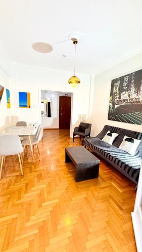 Spacious 2BR Apartment in Athens Center