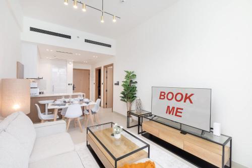 Free housekeeping visits during your stay - StayShort - JVC Apartment Sleeps 4 with Pool View