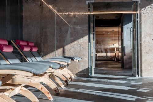 a row of chairs in a room with a table at die berge lifestyle-hotel Sölden in Sölden