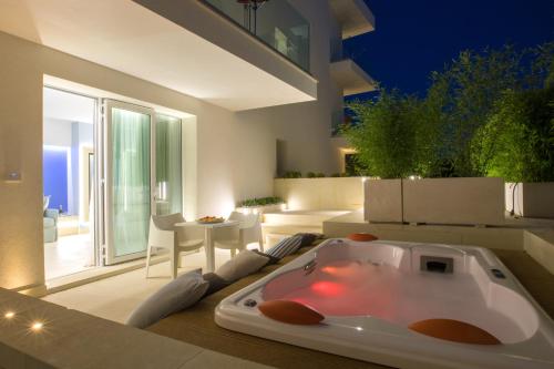 a jacuzzi tub in the middle of a room at Terra d'Acqua Resort & SPA in Torre Mozza