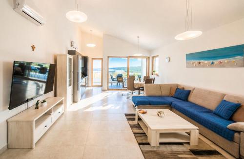 Penthouse Nina