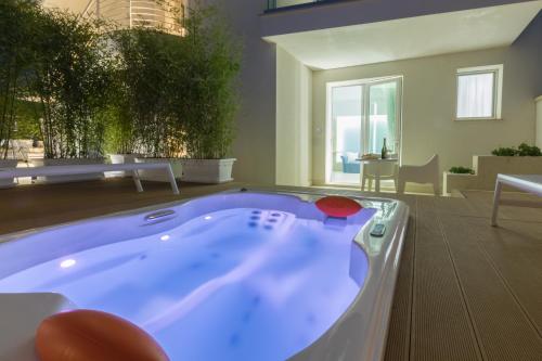 a jacuzzi tub in the middle of a patio at Terra d'Acqua Resort & SPA in Torre Mozza