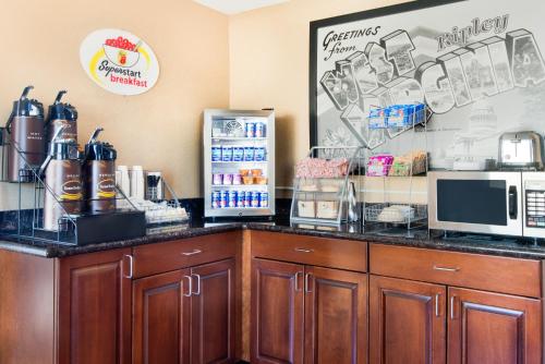 Kuchyň nebo kuchyňský kout v ubytování Super 8 by Wyndham Ripley