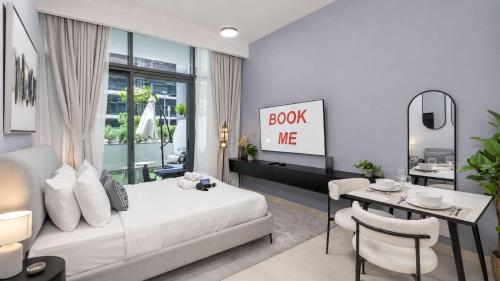 Free housekeeping visits during your stay - StayShort - Chic Meydan Studio with a Garden Retreat