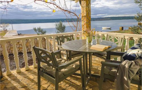 2 Bedroom Stunning Home In Krusevo