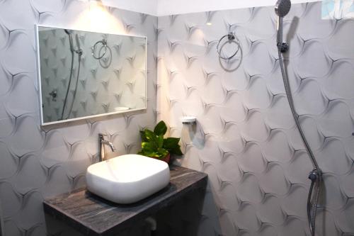 a bathroom with a sink and a mirror at The LeoEye Wilpattu in Pahala Maragahawewa