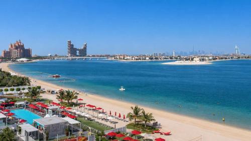 Free housekeeping visits during your stay - StayShort - Cozy 2BR in Palm Jumeirah with Beach Views