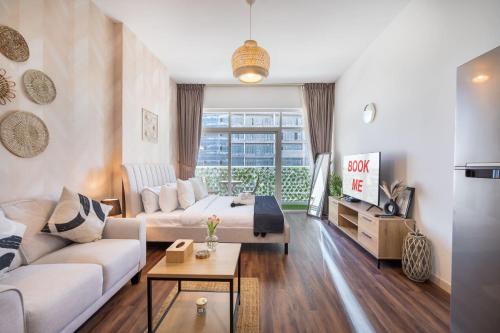 Free housekeeping visits during your stay - StayShort - Calm Studio Apartment Right by the Golf Courses in Sports City