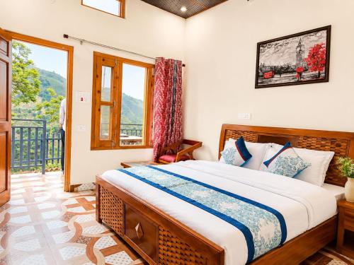 a bedroom with a large bed and a balcony at Athiti Devo Bhava in Chakrāta