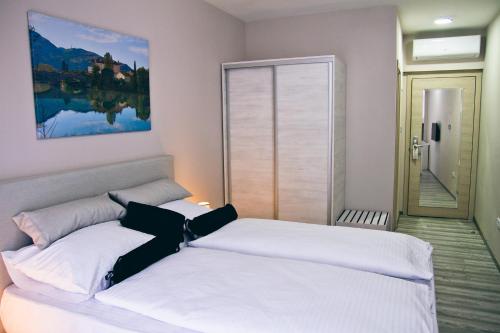 Hotel Bakarni Lonacにあるベッド