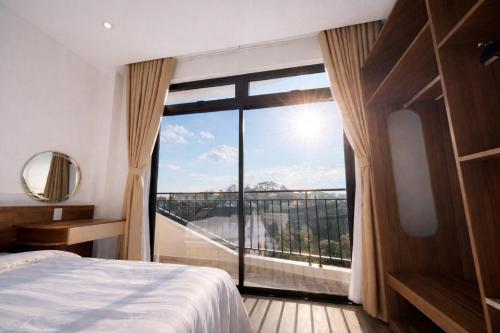 a bedroom with a large window with a view at The SunHill Dalat in Ấp Ða Lợi