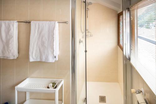 a bathroom with a shower and a toilet and a sink at Lake View Apartments in Acquaseria