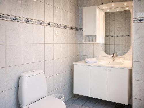 a bathroom with a toilet and a sink and a mirror at Femo Kro & Feriecenter by DanCenter in Nørreby