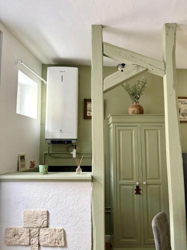 a kitchen with a counter and a cupboard and a sink at L'Escapade Maillotine in Joigny