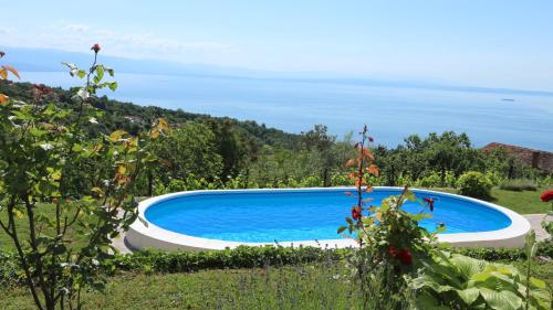 Apartment Dasa with pool by Villas Guide