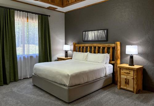a bedroom with a bed and two lamps and a window at Hilton Grand Vacations Club Stonewater Cove Shell Knob in Shell Knob