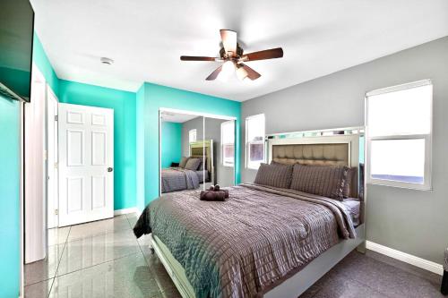 a bedroom with a bed and a ceiling fan at San Diego 3BR & 3BA Comfortable Home, Outdoor Kitchen, Firepit & BBQ, 10 to 15min from SeaWorld & Zoo in San Diego